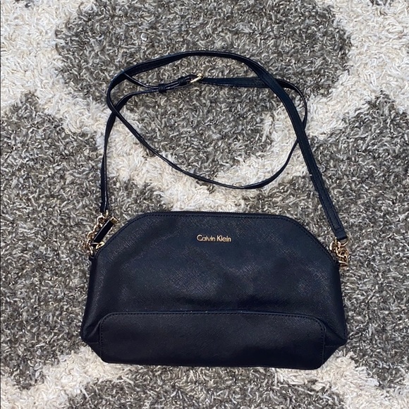 Calvin Klein Handbags - ✨Calvin Klein Crossbody✨